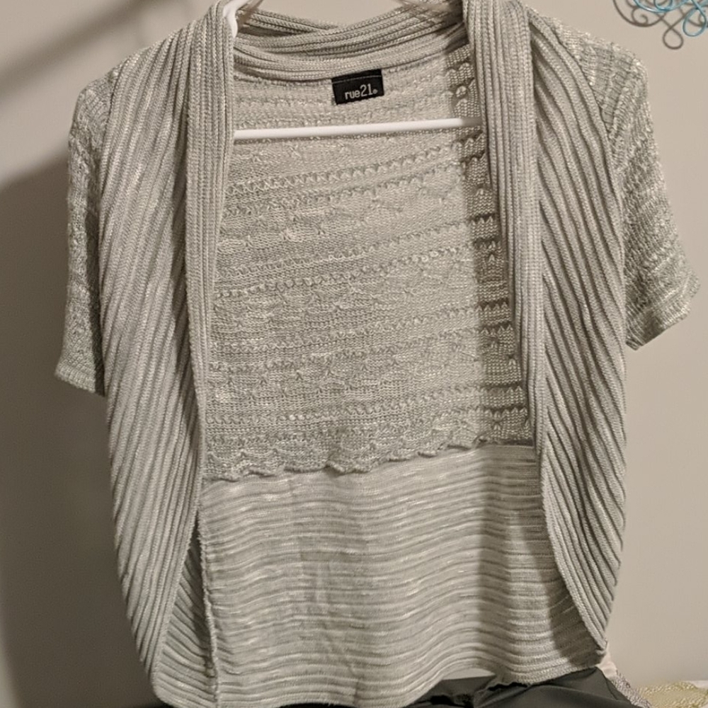 3/$20 🌸 Silver-Gray Cardigan